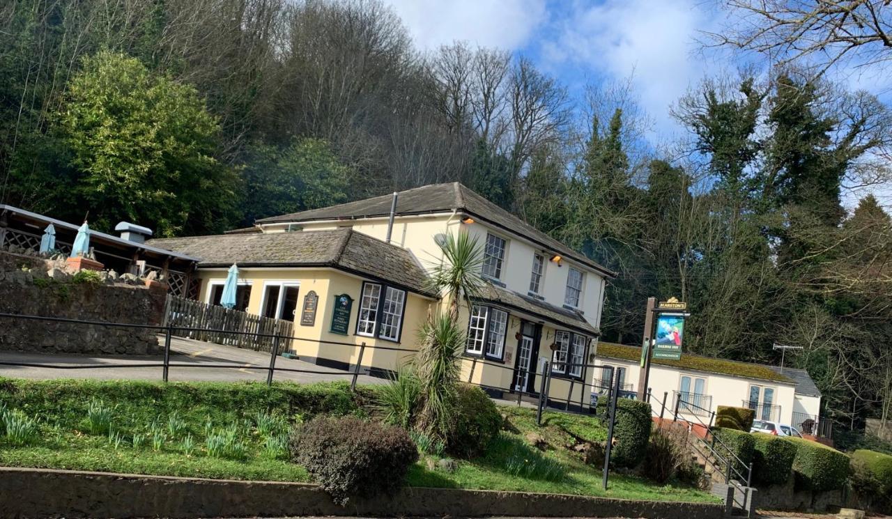 Railway Inn *